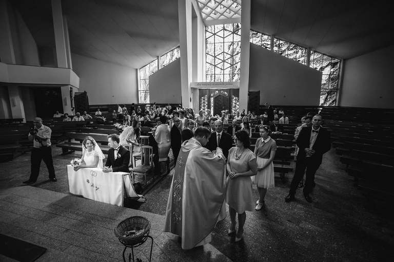 fotografia slubna slask, zdjecia slubne tychy, fotograf slubny pszczyna, zdjecia slubne slask, wesele markowy w pszczynie, slub w kosciele podwyzszenia krzyza w pszczynie, slub slask, zdjecia slubne katowice, dwoch fotografow na slub, fotografia slubna krakow, fotografia slubna bielsko, zdjecia slubne bielsko