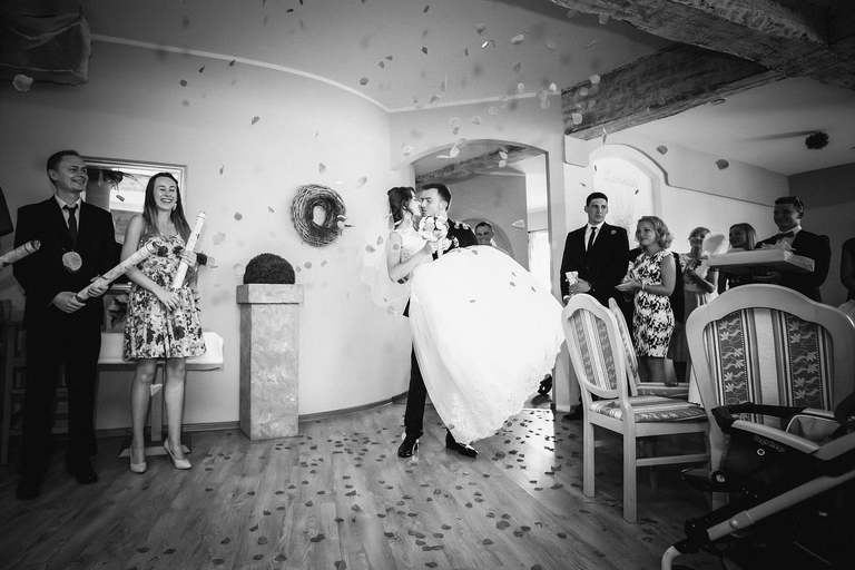 fotografia slubna slask, zdjecia slubne tychy, fotograf slubny pszczyna, zdjecia slubne slask, wesele markowy w pszczynie, slub w kosciele podwyzszenia krzyza w pszczynie, slub slask, zdjecia slubne katowice, dwoch fotografow na slub, fotografia slubna krakow, fotografia slubna bielsko, zdjecia slubne bielsko