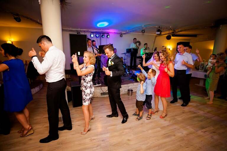 fotografia slubna slask, zdjecia slubne tychy, fotograf slubny pszczyna, zdjecia slubne slask, wesele markowy w pszczynie, slub w kosciele podwyzszenia krzyza w pszczynie, slub slask, zdjecia slubne katowice, dwoch fotografow na slub, fotografia slubna krakow, fotografia slubna bielsko, zdjecia slubne bielsko