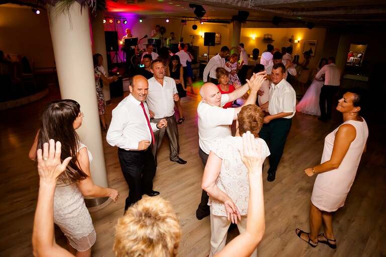 fotografia slubna slask, zdjecia slubne tychy, fotograf slubny pszczyna, zdjecia slubne slask, wesele markowy w pszczynie, slub w kosciele podwyzszenia krzyza w pszczynie, slub slask, zdjecia slubne katowice, dwoch fotografow na slub, fotografia slubna krakow, fotografia slubna bielsko, zdjecia slubne bielsko