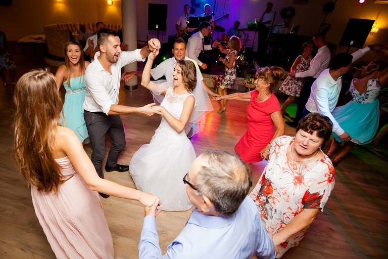 fotografia slubna slask, zdjecia slubne tychy, fotograf slubny pszczyna, zdjecia slubne slask, wesele markowy w pszczynie, slub w kosciele podwyzszenia krzyza w pszczynie, slub slask, zdjecia slubne katowice, dwoch fotografow na slub, fotografia slubna krakow, fotografia slubna bielsko, zdjecia slubne bielsko