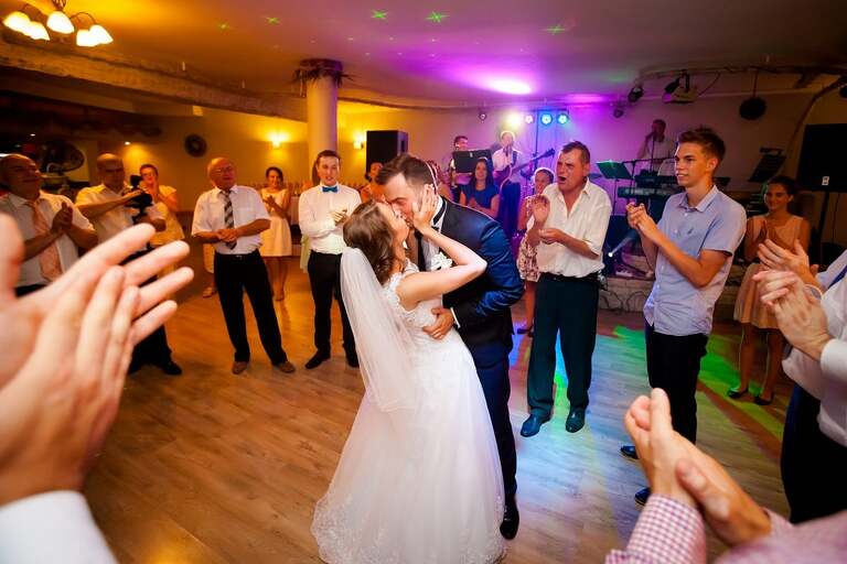 fotografia slubna slask, zdjecia slubne tychy, fotograf slubny pszczyna, zdjecia slubne slask, wesele markowy w pszczynie, slub w kosciele podwyzszenia krzyza w pszczynie, slub slask, zdjecia slubne katowice, dwoch fotografow na slub, fotografia slubna krakow, fotografia slubna bielsko, zdjecia slubne bielsko