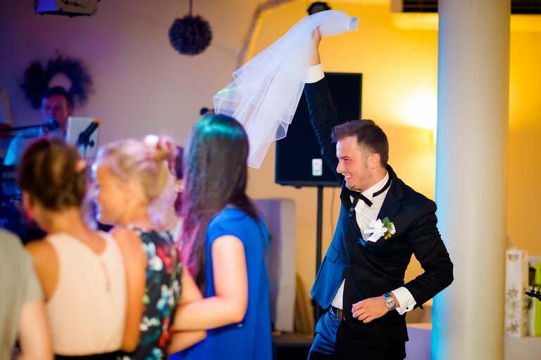 fotografia slubna slask, zdjecia slubne tychy, fotograf slubny pszczyna, zdjecia slubne slask, wesele markowy w pszczynie, slub w kosciele podwyzszenia krzyza w pszczynie, slub slask, zdjecia slubne katowice, dwoch fotografow na slub, fotografia slubna krakow, fotografia slubna bielsko, zdjecia slubne bielsko