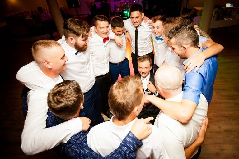 fotografia slubna slask, zdjecia slubne tychy, fotograf slubny pszczyna, zdjecia slubne slask, wesele markowy w pszczynie, slub w kosciele podwyzszenia krzyza w pszczynie, slub slask, zdjecia slubne katowice, dwoch fotografow na slub, fotografia slubna krakow, fotografia slubna bielsko, zdjecia slubne bielsko