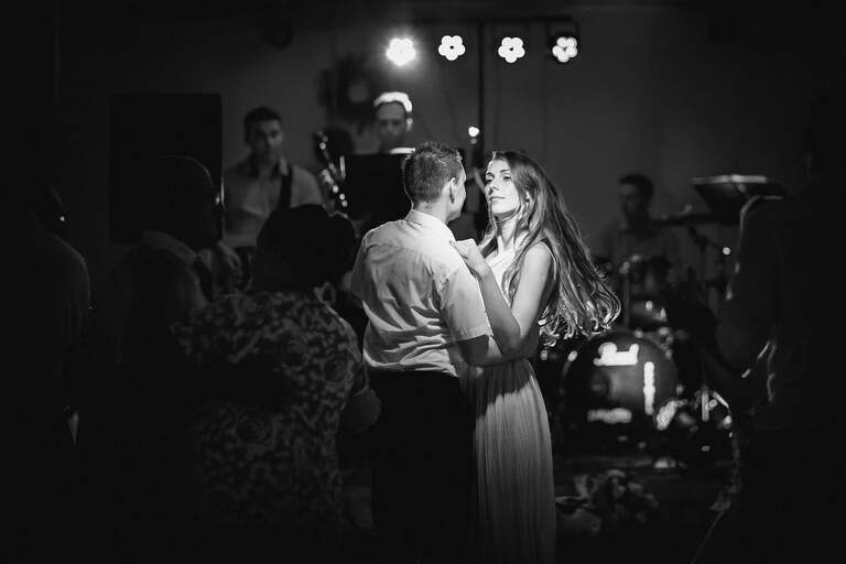 fotografia slubna slask, zdjecia slubne tychy, fotograf slubny pszczyna, zdjecia slubne slask, wesele markowy w pszczynie, slub w kosciele podwyzszenia krzyza w pszczynie, slub slask, zdjecia slubne katowice, dwoch fotografow na slub, fotografia slubna krakow, fotografia slubna bielsko, zdjecia slubne bielsko