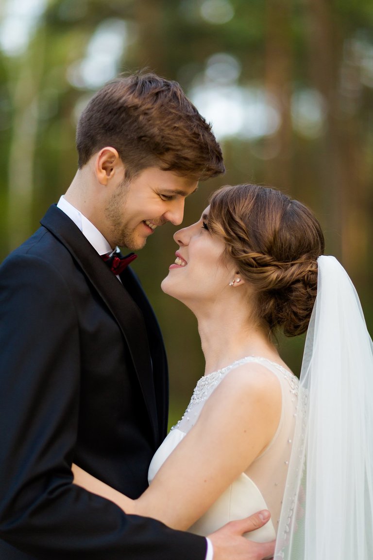 wiosenna sesja slubna, wiosenny plener slubny, sesja slubna w rzepaku, plener slubny rzepak, fotografia slubna krakow, zdjecia slubne krakow, plener slubny w lesie, www.magiaobrazu.com, fotografia slubna, romantyczna sesja slubna, fotografia ślubna, piekny plener slubny, piekna sesja slubna, fotograf ślubny Kraków, fotografowie ślubni, fotograf slask,dwóch fotografów na ślub, Anna i Jacek Bieniek, zdjęcia ślubne śląsk,