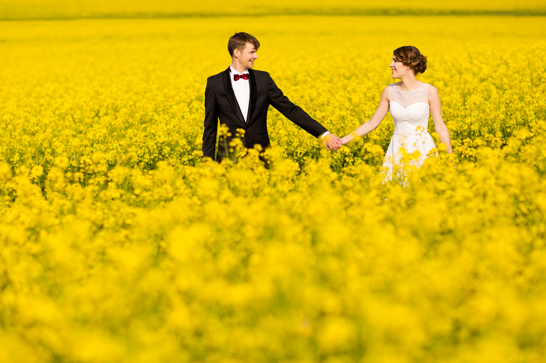 wiosenna sesja slubna, wiosenny plener slubny, sesja slubna w rzepaku, plener slubny rzepak, fotografia slubna krakow, zdjecia slubne krakow, plener slubny w lesie, www.magiaobrazu.com, fotografia slubna, romantyczna sesja slubna, fotografia ślubna, piekny plener slubny, piekna sesja slubna, fotograf ślubny Kraków, fotografowie ślubni, fotograf slask,dwóch fotografów na ślub, Anna i Jacek Bieniek, zdjęcia ślubne śląsk,