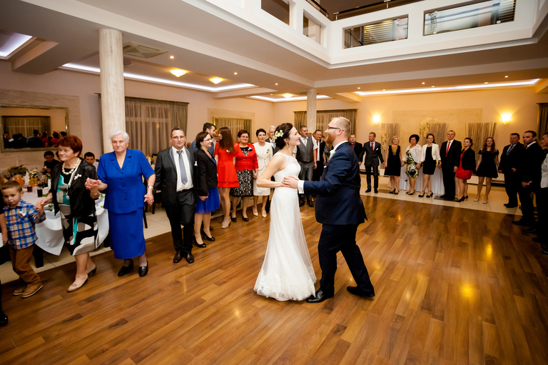 fotografia slubna, zdjecia slubne bielsko, fotograf slubny bielsko, www.magiaobrazu.com, zdjecia slubne wadowice, fotografia slubna wadowice, zdjecia slubne malopolska, magnolia budzow, fotograf wadowice, zdjecia slubne cieszyn, bazylika w wadowicach, slub w bazylice wadowice, dwoch fotografow na slub, zdjecia slubne malopolska, ogorki kapela na slub, zespol goralski na wesele,