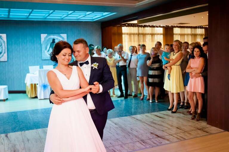 fotografia slubna slask, zdjecia slubne tychy, fotograf slubny tychy, zdjecia slubne slask, wesele aros tychy, slub w koscielew ledzinach, wesele w hotelu aros, slub slask, zdjecia slubne katowice, dwoch fotografow na slub, fotografia slubna krakow, fotografia slubna bielsko, zdjecia slubne bielsko