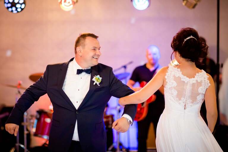 fotografia slubna slask, zdjecia slubne tychy, fotograf slubny tychy, zdjecia slubne slask, wesele aros tychy, slub w koscielew ledzinach, wesele w hotelu aros, slub slask, zdjecia slubne katowice, dwoch fotografow na slub, fotografia slubna krakow, fotografia slubna bielsko, zdjecia slubne bielsko