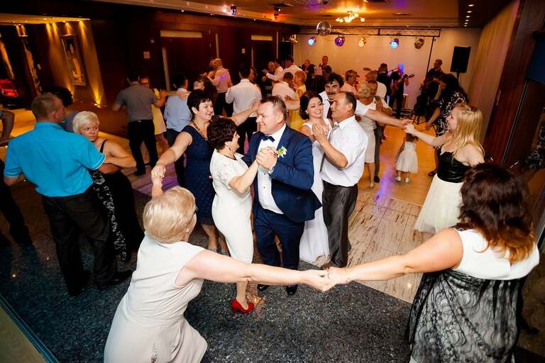 fotografia slubna slask, zdjecia slubne tychy, fotograf slubny tychy, zdjecia slubne slask, wesele aros tychy, slub w koscielew ledzinach, wesele w hotelu aros, slub slask, zdjecia slubne katowice, dwoch fotografow na slub, fotografia slubna krakow, fotografia slubna bielsko, zdjecia slubne bielsko