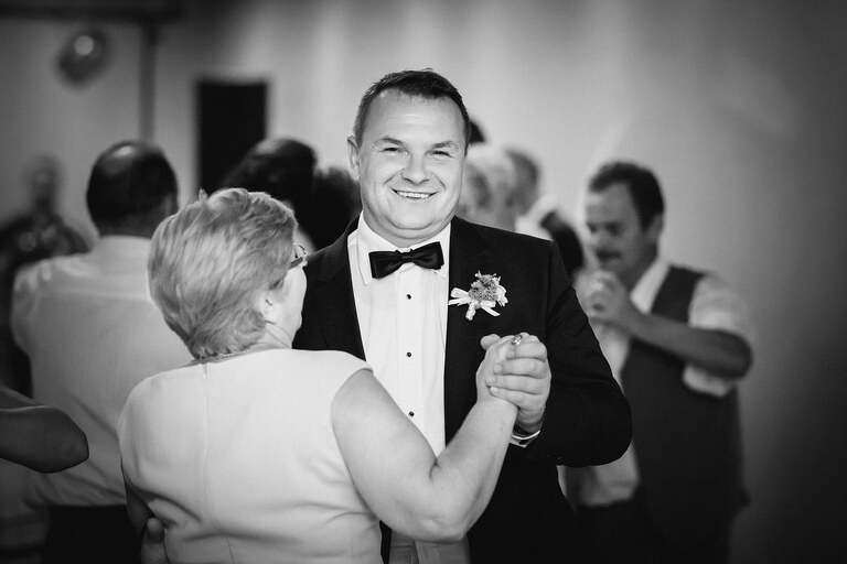 fotografia slubna slask, zdjecia slubne tychy, fotograf slubny tychy, zdjecia slubne slask, wesele aros tychy, slub w koscielew ledzinach, wesele w hotelu aros, slub slask, zdjecia slubne katowice, dwoch fotografow na slub, fotografia slubna krakow, fotografia slubna bielsko, zdjecia slubne bielsko