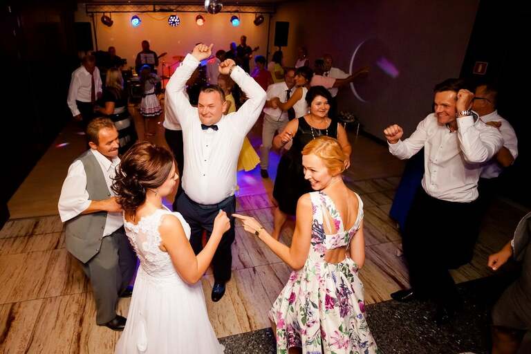 fotografia slubna slask, zdjecia slubne tychy, fotograf slubny tychy, zdjecia slubne slask, wesele aros tychy, slub w koscielew ledzinach, wesele w hotelu aros, slub slask, zdjecia slubne katowice, dwoch fotografow na slub, fotografia slubna krakow, fotografia slubna bielsko, zdjecia slubne bielsko