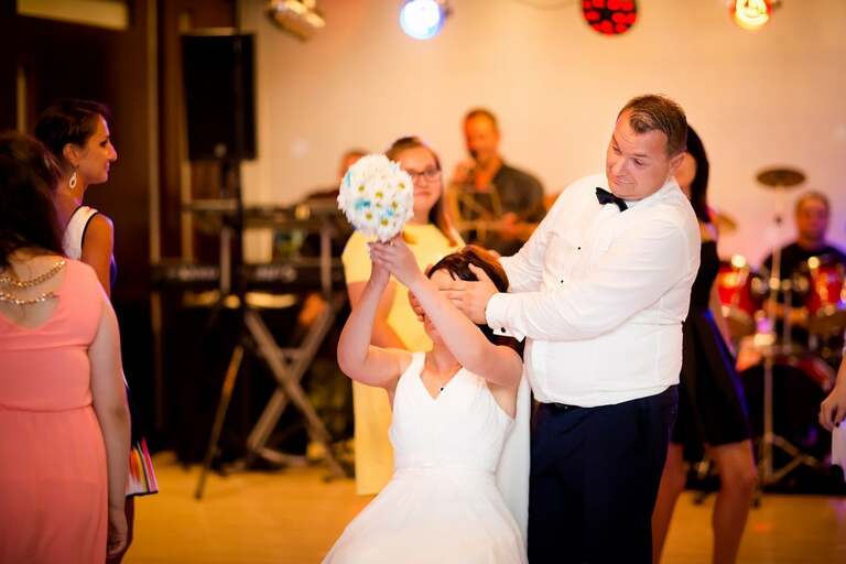 fotografia slubna slask, zdjecia slubne tychy, fotograf slubny tychy, zdjecia slubne slask, wesele aros tychy, slub w koscielew ledzinach, wesele w hotelu aros, slub slask, zdjecia slubne katowice, dwoch fotografow na slub, fotografia slubna krakow, fotografia slubna bielsko, zdjecia slubne bielsko