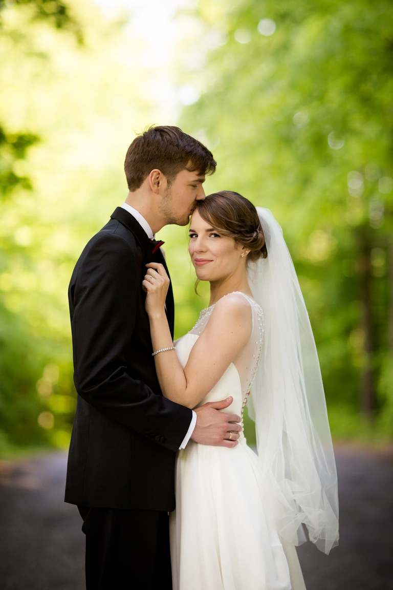 wiosenna sesja slubna, wiosenny plener slubny, sesja slubna w rzepaku, plener slubny rzepak, fotografia slubna krakow, zdjecia slubne krakow, plener slubny w lesie, www.magiaobrazu.com, fotografia slubna, romantyczna sesja slubna, fotografia ślubna, piekny plener slubny, piekna sesja slubna, fotograf ślubny Kraków, fotografowie ślubni, fotograf slask,dwóch fotografów na ślub, Anna i Jacek Bieniek, zdjęcia ślubne śląsk,