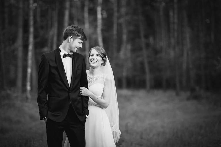 wiosenna sesja slubna, wiosenny plener slubny, sesja slubna w rzepaku, plener slubny rzepak, fotografia slubna krakow, zdjecia slubne krakow, plener slubny w lesie, www.magiaobrazu.com, fotografia slubna, romantyczna sesja slubna, fotografia ślubna, piekny plener slubny, piekna sesja slubna, fotograf ślubny Kraków, fotografowie ślubni, fotograf slask,dwóch fotografów na ślub, Anna i Jacek Bieniek, zdjęcia ślubne śląsk,