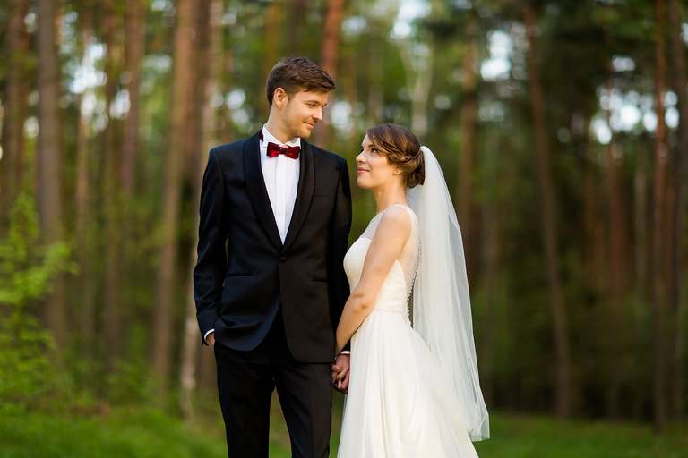 wiosenna sesja slubna, wiosenny plener slubny, sesja slubna w rzepaku, plener slubny rzepak, fotografia slubna krakow, zdjecia slubne krakow, plener slubny w lesie, www.magiaobrazu.com, fotografia slubna, romantyczna sesja slubna, fotografia ślubna, piekny plener slubny, piekna sesja slubna, fotograf ślubny Kraków, fotografowie ślubni, fotograf slask,dwóch fotografów na ślub, Anna i Jacek Bieniek, zdjęcia ślubne śląsk,