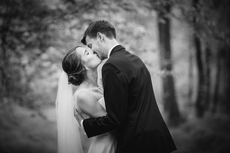 wiosenna sesja slubna, wiosenny plener slubny, sesja slubna w rzepaku, plener slubny rzepak, fotografia slubna krakow, zdjecia slubne krakow, plener slubny w lesie, www.magiaobrazu.com, fotografia slubna, romantyczna sesja slubna, fotografia ślubna, piekny plener slubny, piekna sesja slubna, fotograf ślubny Kraków, fotografowie ślubni, fotograf slask,dwóch fotografów na ślub, Anna i Jacek Bieniek, zdjęcia ślubne śląsk,