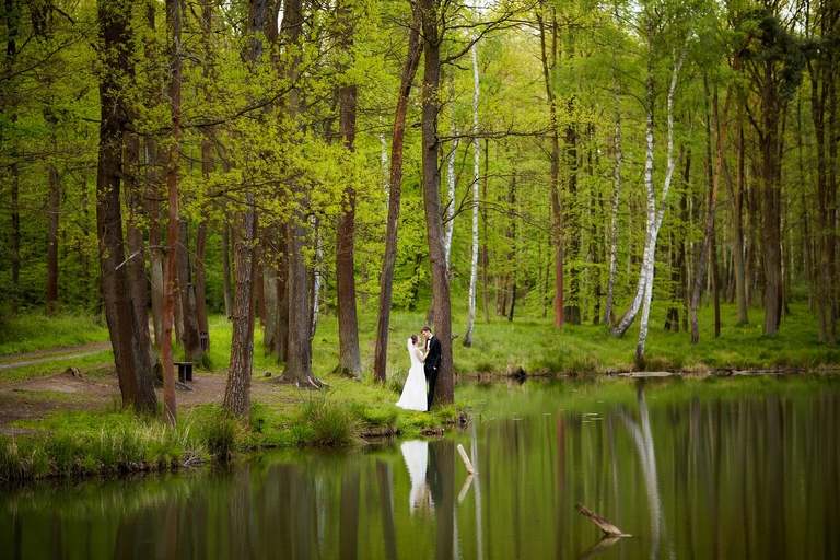 wiosenna sesja slubna, wiosenny plener slubny, sesja slubna w rzepaku, plener slubny rzepak, fotografia slubna krakow, zdjecia slubne krakow, plener slubny w lesie, www.magiaobrazu.com, fotografia slubna, romantyczna sesja slubna, fotografia ślubna, piekny plener slubny, piekna sesja slubna, fotograf ślubny Kraków, fotografowie ślubni, fotograf slask,dwóch fotografów na ślub, Anna i Jacek Bieniek, zdjęcia ślubne śląsk,