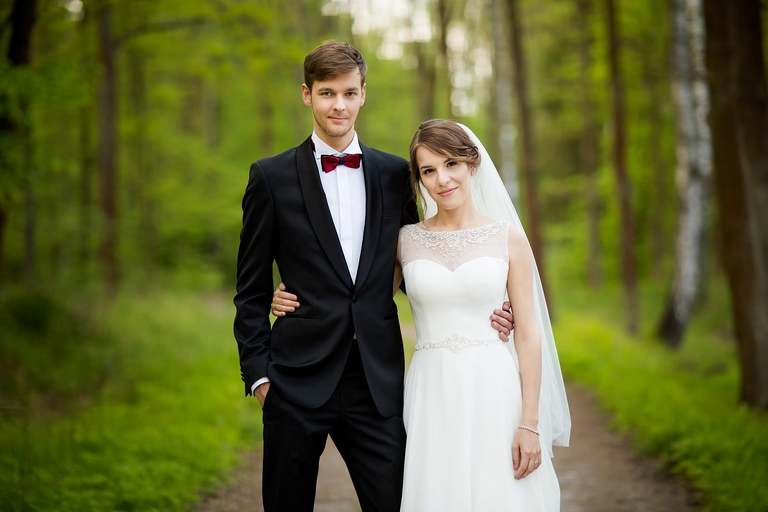 wiosenna sesja slubna, wiosenny plener slubny, sesja slubna w rzepaku, plener slubny rzepak, fotografia slubna krakow, zdjecia slubne krakow, plener slubny w lesie, www.magiaobrazu.com, fotografia slubna, romantyczna sesja slubna, fotografia ślubna, piekny plener slubny, piekna sesja slubna, fotograf ślubny Kraków, fotografowie ślubni, fotograf slask,dwóch fotografów na ślub, Anna i Jacek Bieniek, zdjęcia ślubne śląsk,