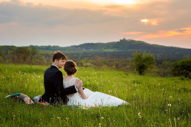 wiosenna sesja slubna, wiosenny plener slubny, sesja slubna w rzepaku, plener slubny rzepak, fotografia slubna krakow, zdjecia slubne krakow, plener slubny w lesie, www.magiaobrazu.com, fotografia slubna, romantyczna sesja slubna, fotografia ślubna, piekny plener slubny, piekna sesja slubna, fotograf ślubny Kraków, fotografowie ślubni, fotograf slask,dwóch fotografów na ślub, Anna i Jacek Bieniek, zdjęcia ślubne śląsk,