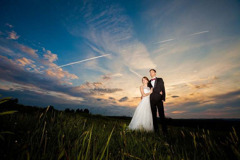 wiosenna sesja slubna, wiosenny plener slubny, sesja slubna w rzepaku, plener slubny rzepak, fotografia slubna krakow, zdjecia slubne krakow, plener slubny w lesie, www.magiaobrazu.com, fotografia slubna, romantyczna sesja slubna, fotografia ślubna, piekny plener slubny, piekna sesja slubna, fotograf ślubny Kraków, fotografowie ślubni, fotograf slask,dwóch fotografów na ślub, Anna i Jacek Bieniek, zdjęcia ślubne śląsk,