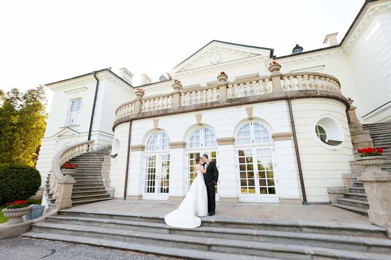 plener slubny w krakowie, sesja slubna w krakowie, fotografia slubna malopolska, zdjecia slubne malopolska, fotografia slubna krakow, zdjecia slubne w palacu radziwillow, sesja slubna palac radziwillow w balicach, sesja slubna na krakowskim rynku, plener slubny kopiec kraka, sesja slubna koiec krakusa, zdjecia slubne krakow, fotograf slubny krakow, dwoch fotografow na slub, zdjecia slubne cieszyn, sesja slubna na wawelu, plener fotografia slubna cieszyn