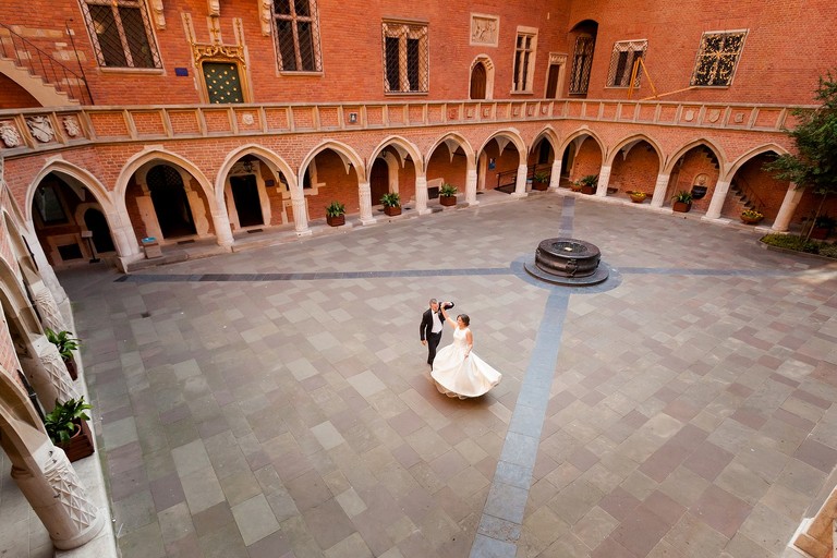 plener slubny w krakowie, sesja slubna w krakowie, fotografia slubna malopolska, zdjecia slubne malopolska, fotografia slubna krakow, zdjecia slubne w palacu radziwillow, sesja slubna palac radziwillow w balicach, sesja slubna na krakowskim rynku, plener slubny kopiec kraka, sesja slubna koiec krakusa, zdjecia slubne krakow, fotograf slubny krakow, dwoch fotografow na slub, zdjecia slubne cieszyn, sesja slubna na wawelu, plener fotografia slubna cieszyn