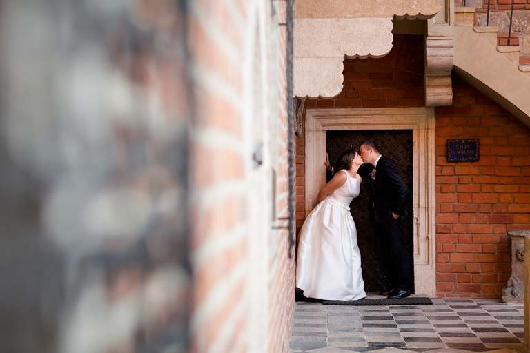 plener slubny w krakowie, sesja slubna w krakowie, fotografia slubna malopolska, zdjecia slubne malopolska, fotografia slubna krakow, zdjecia slubne w palacu radziwillow, sesja slubna palac radziwillow w balicach, sesja slubna na krakowskim rynku, plener slubny kopiec kraka, sesja slubna koiec krakusa, zdjecia slubne krakow, fotograf slubny krakow, dwoch fotografow na slub, zdjecia slubne cieszyn, sesja slubna na wawelu, plener fotografia slubna cieszyn