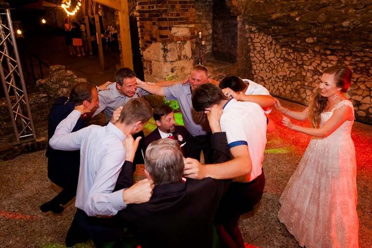 slub w ogrodziencu, wesele w ogrodziencu, wesele na zamku slask, slub na zamku, wyjatkowy slub, oryginalne miejsce na slub slask, slub ogrodzieniec, wesele ogrodzieniec, magia obrazu, ceremonia slubna w plenerze slask, slub w plenerze slask, organizacja slubu czyni cuda, zdjecia slubne bielsko, fotograf slubny bielsko, fotografia slubna cieszyn, slub plenerowy slask, najlepsza fotografia slubna slask, www.magiaobrazu.com, zdjecia slubne bielsko, fotografia slubna slask, zdjecia slubne zywiec, zdjecia slubne cieszyn, dwoch fotografow na slub, zdjecia slubne slask,