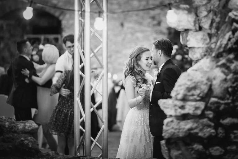 slub w ogrodziencu, wesele w ogrodziencu, wesele na zamku slask, slub na zamku, wyjatkowy slub, oryginalne miejsce na slub slask, slub ogrodzieniec, wesele ogrodzieniec, magia obrazu, ceremonia slubna w plenerze slask, slub w plenerze slask, organizacja slubu czyni cuda, zdjecia slubne bielsko, fotograf slubny bielsko, fotografia slubna cieszyn, slub plenerowy slask, najlepsza fotografia slubna slask, www.magiaobrazu.com, zdjecia slubne bielsko, fotografia slubna slask, zdjecia slubne zywiec, zdjecia slubne cieszyn, dwoch fotografow na slub, zdjecia slubne slask,