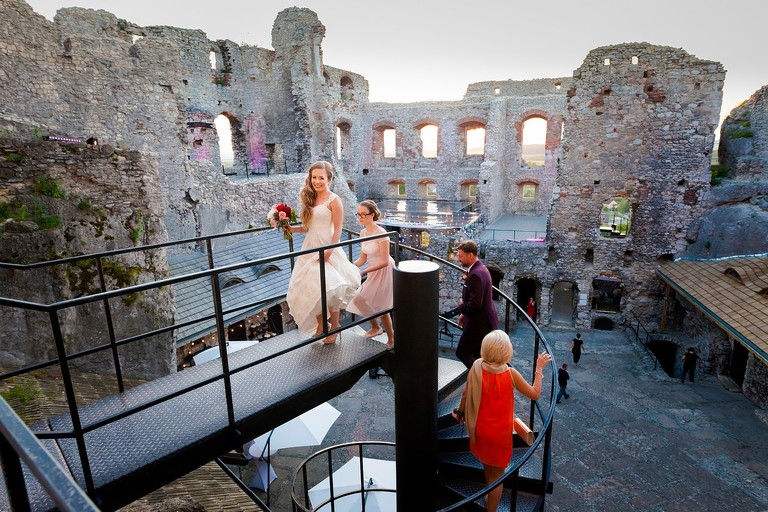 slub w ogrodziencu, wesele w ogrodziencu, wesele na zamku slask, slub na zamku, wyjatkowy slub, oryginalne miejsce na slub slask, slub ogrodzieniec, wesele ogrodzieniec, magia obrazu, ceremonia slubna w plenerze slask, slub w plenerze slask, organizacja slubu czyni cuda, zdjecia slubne bielsko, fotograf slubny bielsko, fotografia slubna cieszyn, slub plenerowy slask, najlepsza fotografia slubna slask, www.magiaobrazu.com, zdjecia slubne bielsko, fotografia slubna slask, zdjecia slubne zywiec, zdjecia slubne cieszyn, dwoch fotografow na slub, zdjecia slubne slask,