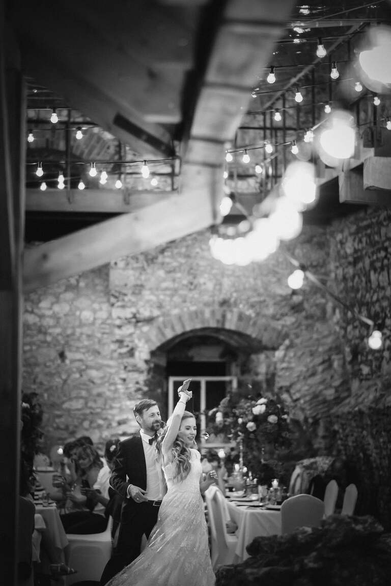 slub w ogrodziencu, wesele w ogrodziencu, wesele na zamku slask, slub na zamku, wyjatkowy slub, oryginalne miejsce na slub slask, slub ogrodzieniec, wesele ogrodzieniec, magia obrazu, ceremonia slubna w plenerze slask, slub w plenerze slask, organizacja slubu czyni cuda, zdjecia slubne bielsko, fotograf slubny bielsko, fotografia slubna cieszyn, slub plenerowy slask, najlepsza fotografia slubna slask, www.magiaobrazu.com, zdjecia slubne bielsko, fotografia slubna slask, zdjecia slubne zywiec, zdjecia slubne cieszyn, dwoch fotografow na slub, zdjecia slubne slask,