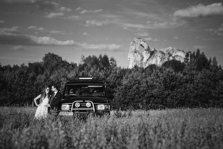 plener slubny na jurze, sesja slubna na jurze, plener slubny skalki slask, sesja slubna na skalkach slask, fotografia slubna slask, zdjecia slubne slask, fotografia slubna katowice, zdjecia slubne katowice, romantyczna sesja slubna slask, fotografia slubna czestochowa, zdjecia slubne zawiercie, zdjecia slubne bielsko, fotografia slubna bielsko, oryginalny plener slubny, oryginalna sesja slubna, sesja slubna z autem, www.magiaobrazu.com, Anna i Jacek Bieniek,