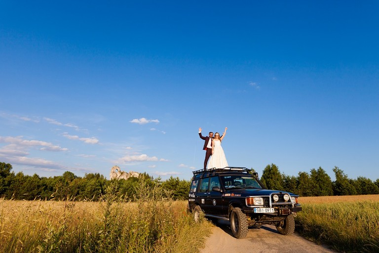 plener slubny na jurze, sesja slubna na jurze, plener slubny skalki slask, sesja slubna na skalkach slask, fotografia slubna slask, zdjecia slubne slask, fotografia slubna katowice, zdjecia slubne katowice, romantyczna sesja slubna slask, fotografia slubna czestochowa, zdjecia slubne zawiercie, zdjecia slubne bielsko, fotografia slubna bielsko, oryginalny plener slubny, oryginalna sesja slubna, sesja slubna z autem, www.magiaobrazu.com, Anna i Jacek Bieniek,