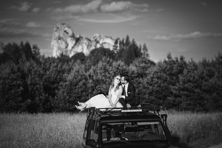 plener slubny na jurze, sesja slubna na jurze, plener slubny skalki slask, sesja slubna na skalkach slask, fotografia slubna slask, zdjecia slubne slask, fotografia slubna katowice, zdjecia slubne katowice, romantyczna sesja slubna slask, fotografia slubna czestochowa, zdjecia slubne zawiercie, zdjecia slubne bielsko, fotografia slubna bielsko, oryginalny plener slubny, oryginalna sesja slubna, sesja slubna z autem, www.magiaobrazu.com, Anna i Jacek Bieniek,