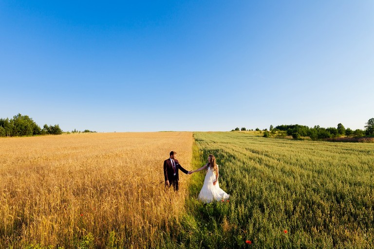 plener slubny na jurze, sesja slubna na jurze, plener slubny skalki slask, sesja slubna na skalkach slask, fotografia slubna slask, zdjecia slubne slask, fotografia slubna katowice, zdjecia slubne katowice, romantyczna sesja slubna slask, fotografia slubna czestochowa, zdjecia slubne zawiercie, zdjecia slubne bielsko, fotografia slubna bielsko, oryginalny plener slubny, oryginalna sesja slubna, sesja slubna z autem, www.magiaobrazu.com, Anna i Jacek Bieniek,
