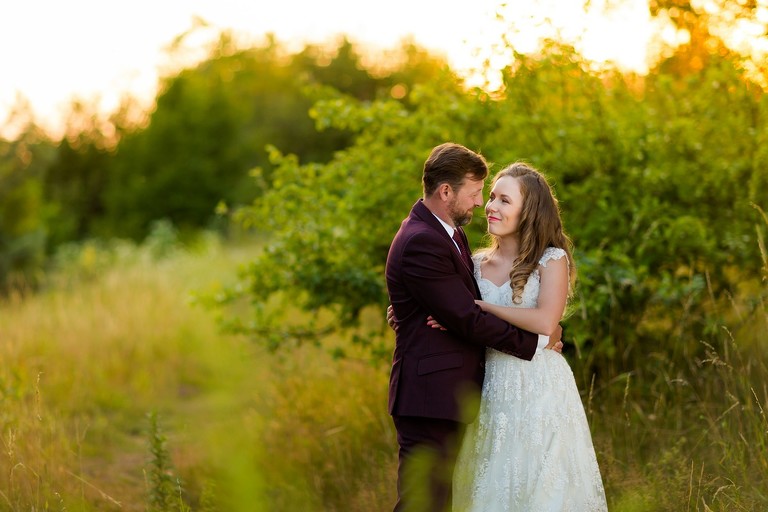 plener slubny na jurze, sesja slubna na jurze, plener slubny skalki slask, sesja slubna na skalkach slask, fotografia slubna slask, zdjecia slubne slask, fotografia slubna katowice, zdjecia slubne katowice, romantyczna sesja slubna slask, fotografia slubna czestochowa, zdjecia slubne zawiercie, zdjecia slubne bielsko, fotografia slubna bielsko, oryginalny plener slubny, oryginalna sesja slubna, sesja slubna z autem, www.magiaobrazu.com, Anna i Jacek Bieniek,