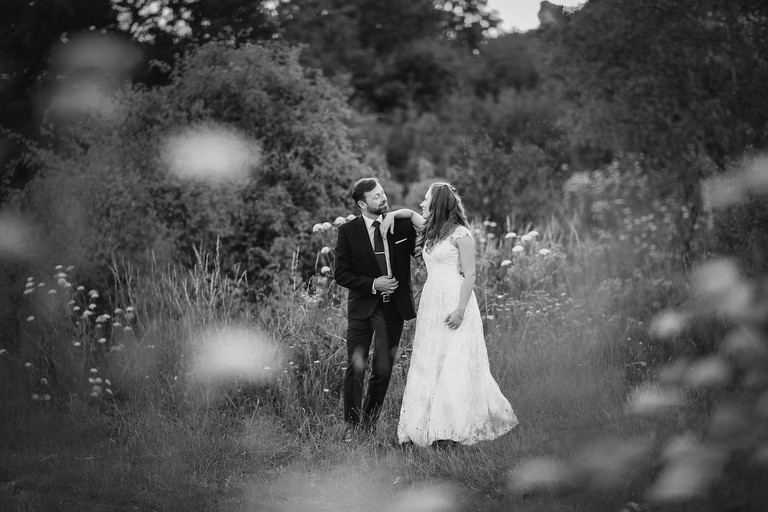 plener slubny na jurze, sesja slubna na jurze, plener slubny skalki slask, sesja slubna na skalkach slask, fotografia slubna slask, zdjecia slubne slask, fotografia slubna katowice, zdjecia slubne katowice, romantyczna sesja slubna slask, fotografia slubna czestochowa, zdjecia slubne zawiercie, zdjecia slubne bielsko, fotografia slubna bielsko, oryginalny plener slubny, oryginalna sesja slubna, sesja slubna z autem, www.magiaobrazu.com, Anna i Jacek Bieniek,