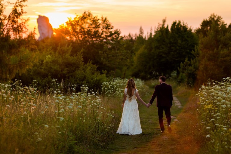 plener slubny na jurze, sesja slubna na jurze, plener slubny skalki slask, sesja slubna na skalkach slask, fotografia slubna slask, zdjecia slubne slask, fotografia slubna katowice, zdjecia slubne katowice, romantyczna sesja slubna slask, fotografia slubna czestochowa, zdjecia slubne zawiercie, zdjecia slubne bielsko, fotografia slubna bielsko, oryginalny plener slubny, oryginalna sesja slubna, sesja slubna z autem, www.magiaobrazu.com, Anna i Jacek Bieniek,