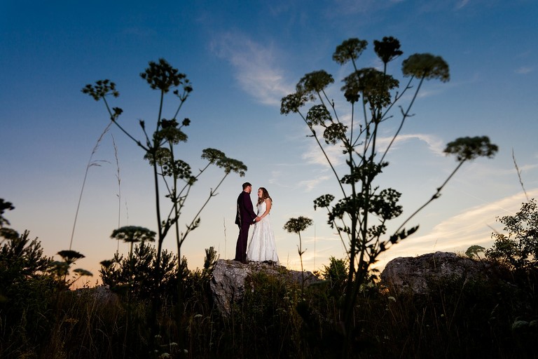 plener slubny na jurze, sesja slubna na jurze, plener slubny skalki slask, sesja slubna na skalkach slask, fotografia slubna slask, zdjecia slubne slask, fotografia slubna katowice, zdjecia slubne katowice, romantyczna sesja slubna slask, fotografia slubna czestochowa, zdjecia slubne zawiercie, zdjecia slubne bielsko, fotografia slubna bielsko, oryginalny plener slubny, oryginalna sesja slubna, sesja slubna z autem, www.magiaobrazu.com, Anna i Jacek Bieniek,
