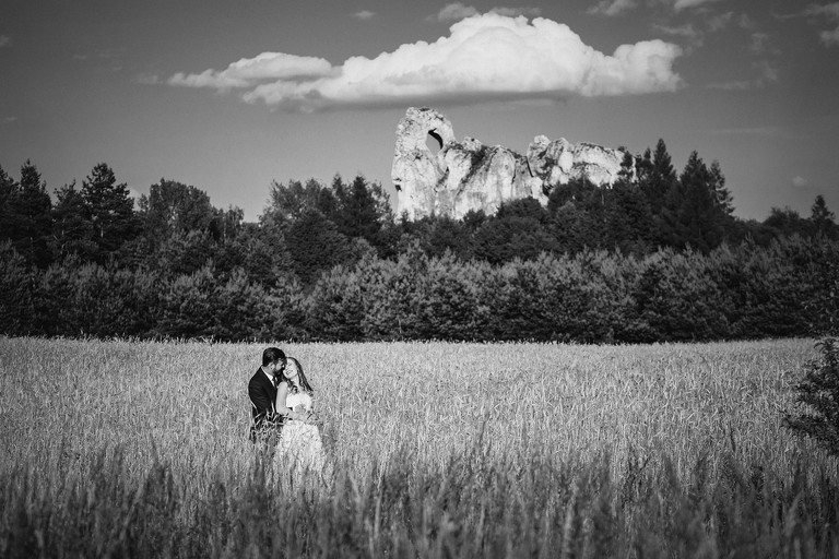 plener slubny na jurze, sesja slubna na jurze, plener slubny skalki slask, sesja slubna na skalkach slask, fotografia slubna slask, zdjecia slubne slask, fotografia slubna katowice, zdjecia slubne katowice, romantyczna sesja slubna slask, fotografia slubna czestochowa, zdjecia slubne zawiercie, zdjecia slubne bielsko, fotografia slubna bielsko, oryginalny plener slubny, oryginalna sesja slubna, sesja slubna z autem, www.magiaobrazu.com, Anna i Jacek Bieniek,