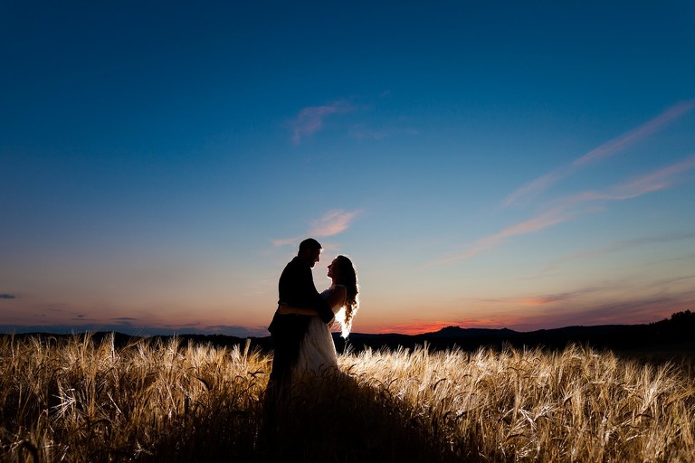 plener slubny na jurze, sesja slubna na jurze, plener slubny skalki slask, sesja slubna na skalkach slask, fotografia slubna slask, zdjecia slubne slask, fotografia slubna katowice, zdjecia slubne katowice, romantyczna sesja slubna slask, fotografia slubna czestochowa, zdjecia slubne zawiercie, zdjecia slubne bielsko, fotografia slubna bielsko, oryginalny plener slubny, oryginalna sesja slubna, sesja slubna z autem, www.magiaobrazu.com, Anna i Jacek Bieniek,