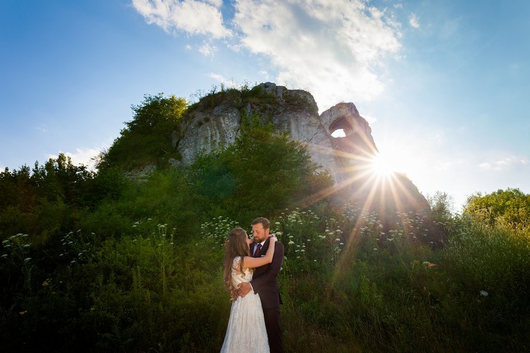 plener slubny na jurze, sesja slubna na jurze, plener slubny skalki slask, sesja slubna na skalkach slask, fotografia slubna slask, zdjecia slubne slask, fotografia slubna katowice, zdjecia slubne katowice, romantyczna sesja slubna slask, fotografia slubna czestochowa, zdjecia slubne zawiercie, zdjecia slubne bielsko, fotografia slubna bielsko, oryginalny plener slubny, oryginalna sesja slubna, sesja slubna z autem, www.magiaobrazu.com, Anna i Jacek Bieniek,