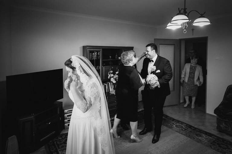 fotografia slubna czechowice, zdjecia slubne czechowice, fotograf slubny slask, slub w kosciele sw marcina w brzeszczach, zabytkowy kosciol drewniany brzeszcze, slub w drewnianym kosciele brzeszcze, wesele dworek cynkownia w czechowicach, wesele w cynkowni czechowice, dworek stara cynkownia, fotografia slubna katowice, zdjecia slubne katowice, zdjecia slubne zywiec, fotografia slubna, zdjecia slubne bielsko, fotograf slubny bielsko, fotograf slubny cieszyn, fotografia slubna cieszyn, www.magiaobrazu.com, zdjecia slubne bielsko, fotografia slubna slask, zdjecia slubne zywiec, zdjecia slubne cieszyn, dwoch fotografow na slub, zdjecia slubne slask,