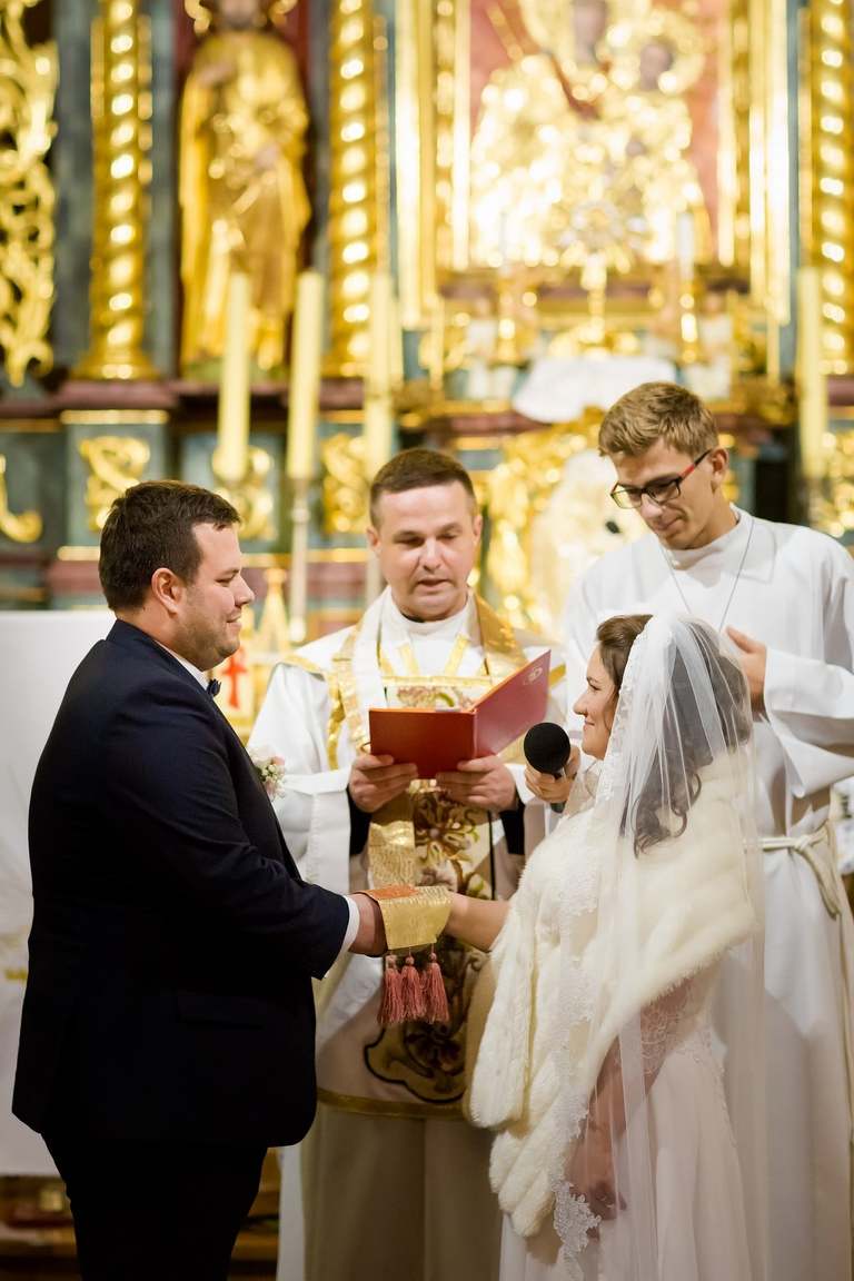 fotografia slubna czechowice, zdjecia slubne czechowice, fotograf slubny slask, slub w kosciele sw marcina w brzeszczach, zabytkowy kosciol drewniany brzeszcze, slub w drewnianym kosciele brzeszcze, wesele dworek cynkownia w czechowicach, wesele w cynkowni czechowice, dworek stara cynkownia, fotografia slubna katowice, zdjecia slubne katowice, zdjecia slubne zywiec, fotografia slubna, zdjecia slubne bielsko, fotograf slubny bielsko, fotograf slubny cieszyn, fotografia slubna cieszyn, www.magiaobrazu.com, zdjecia slubne bielsko, fotografia slubna slask, zdjecia slubne zywiec, zdjecia slubne cieszyn, dwoch fotografow na slub, zdjecia slubne slask,