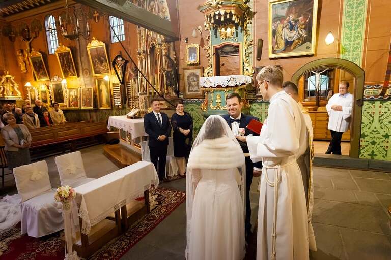 fotografia slubna czechowice, zdjecia slubne czechowice, fotograf slubny slask, slub w kosciele sw marcina w brzeszczach, zabytkowy kosciol drewniany brzeszcze, slub w drewnianym kosciele brzeszcze, wesele dworek cynkownia w czechowicach, wesele w cynkowni czechowice, dworek stara cynkownia, fotografia slubna katowice, zdjecia slubne katowice, zdjecia slubne zywiec, fotografia slubna, zdjecia slubne bielsko, fotograf slubny bielsko, fotograf slubny cieszyn, fotografia slubna cieszyn, www.magiaobrazu.com, zdjecia slubne bielsko, fotografia slubna slask, zdjecia slubne zywiec, zdjecia slubne cieszyn, dwoch fotografow na slub, zdjecia slubne slask,