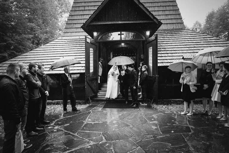 fotografia slubna czechowice, zdjecia slubne czechowice, fotograf slubny slask, slub w kosciele sw marcina w brzeszczach, zabytkowy kosciol drewniany brzeszcze, slub w drewnianym kosciele brzeszcze, wesele dworek cynkownia w czechowicach, wesele w cynkowni czechowice, dworek stara cynkownia, fotografia slubna katowice, zdjecia slubne katowice, zdjecia slubne zywiec, fotografia slubna, zdjecia slubne bielsko, fotograf slubny bielsko, fotograf slubny cieszyn, fotografia slubna cieszyn, www.magiaobrazu.com, zdjecia slubne bielsko, fotografia slubna slask, zdjecia slubne zywiec, zdjecia slubne cieszyn, dwoch fotografow na slub, zdjecia slubne slask,