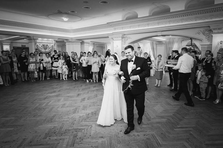 fotografia slubna czechowice, zdjecia slubne czechowice, fotograf slubny slask, slub w kosciele sw marcina w brzeszczach, zabytkowy kosciol drewniany brzeszcze, slub w drewnianym kosciele brzeszcze, wesele dworek cynkownia w czechowicach, wesele w cynkowni czechowice, dworek stara cynkownia, fotografia slubna katowice, zdjecia slubne katowice, zdjecia slubne zywiec, fotografia slubna, zdjecia slubne bielsko, fotograf slubny bielsko, fotograf slubny cieszyn, fotografia slubna cieszyn, www.magiaobrazu.com, zdjecia slubne bielsko, fotografia slubna slask, zdjecia slubne zywiec, zdjecia slubne cieszyn, dwoch fotografow na slub, zdjecia slubne slask,