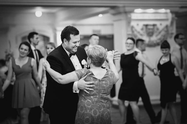 fotografia slubna czechowice, zdjecia slubne czechowice, fotograf slubny slask, slub w kosciele sw marcina w brzeszczach, zabytkowy kosciol drewniany brzeszcze, slub w drewnianym kosciele brzeszcze, wesele dworek cynkownia w czechowicach, wesele w cynkowni czechowice, dworek stara cynkownia, fotografia slubna katowice, zdjecia slubne katowice, zdjecia slubne zywiec, fotografia slubna, zdjecia slubne bielsko, fotograf slubny bielsko, fotograf slubny cieszyn, fotografia slubna cieszyn, www.magiaobrazu.com, zdjecia slubne bielsko, fotografia slubna slask, zdjecia slubne zywiec, zdjecia slubne cieszyn, dwoch fotografow na slub, zdjecia slubne slask,